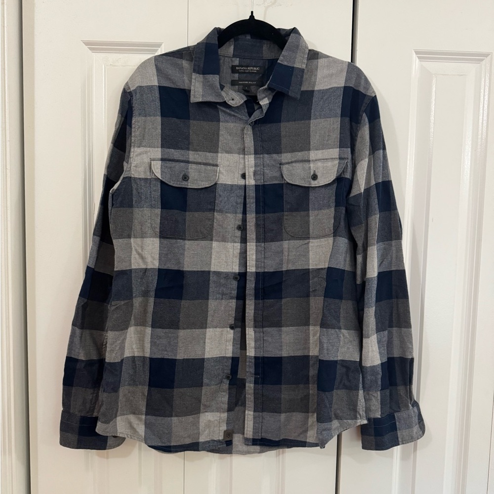 Banana Republic Men's Blue and Gray Plaid Shirt size large